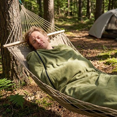 Drap-de sac-de-couchage-ExtraThermal-vert-homme-dans-hammac