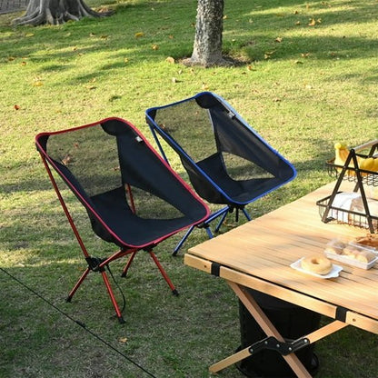 Chaise-de-camping-a-la-table-de-diner