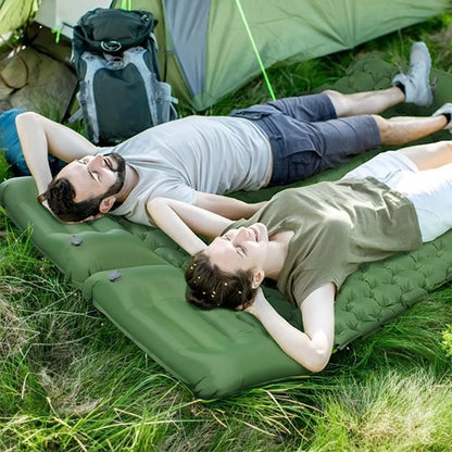 Matelas-gonflable-2-personnes-vert-couple-coucher-en-camping
