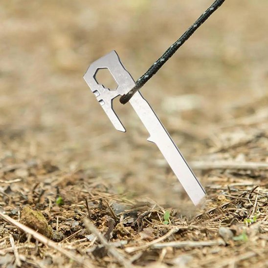 Piquet-de-tente-28cm-dans-la-terre 