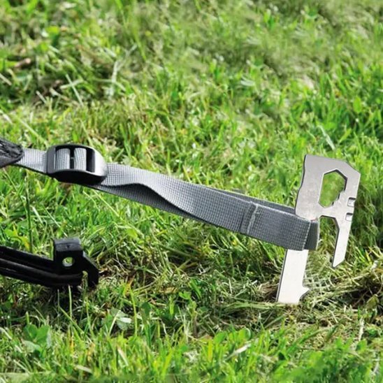 Piquet-de-tente-28cm-dans-le-gazon 