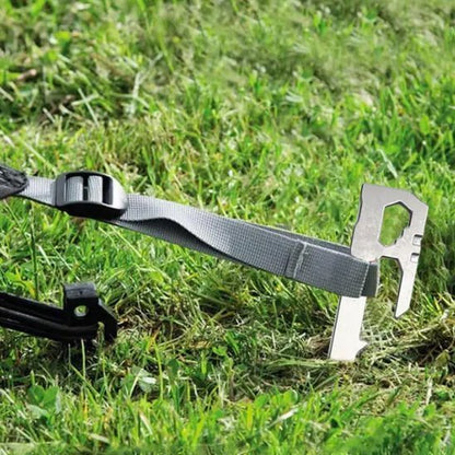 Piquet-de-tente-28cm-dans-le-gazon 