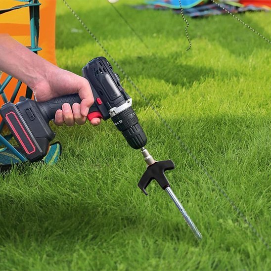 Piquet-de-tente-noir-installation-de-tente-par-drill 