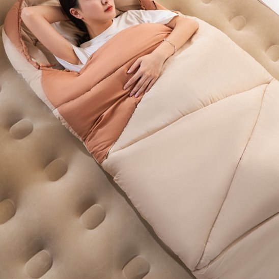 Sac de couchage sur un matelas