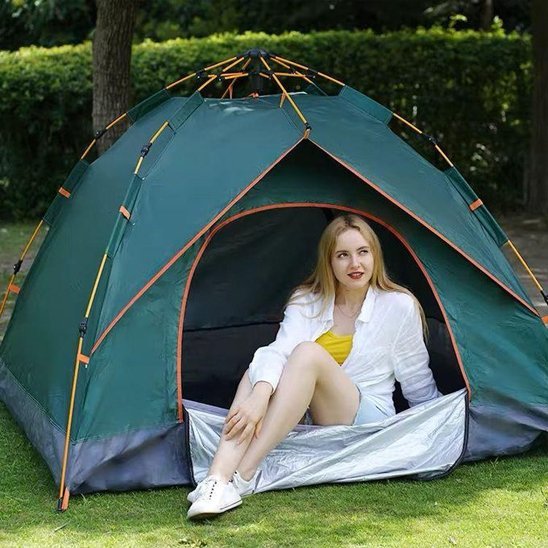 Tente-camping-bleu-lac-femme-en-camping