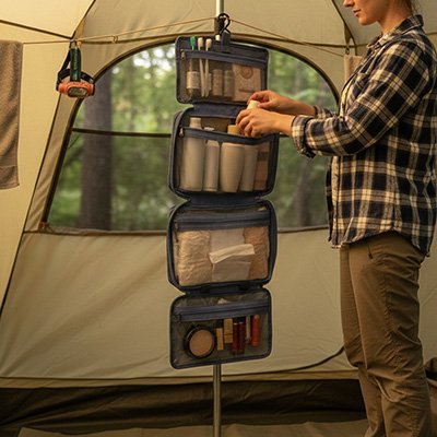 Trousse de toilette bleu marin en camping